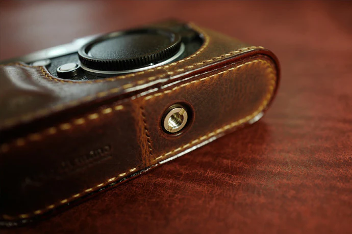 Arte di Mano Half Case for Leica M10 with Battery Access Door - Minerva Black with Black Stitching - Image 13