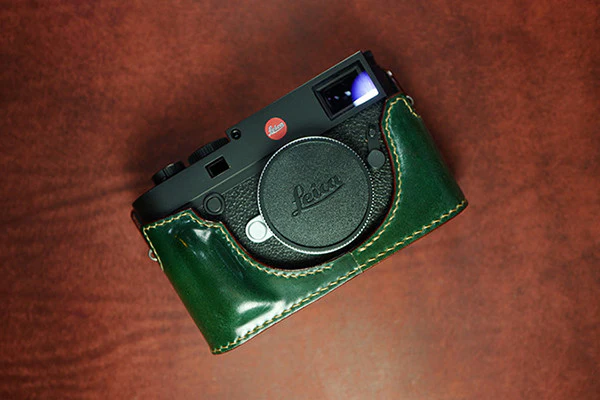 Arte di Mano Half Case for Leica M10 with Battery Access Door - Minerva Black with Black Stitching - Image 8